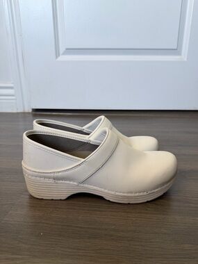 Women's White Dansko LT Plain Slip-On Comfort Clogs